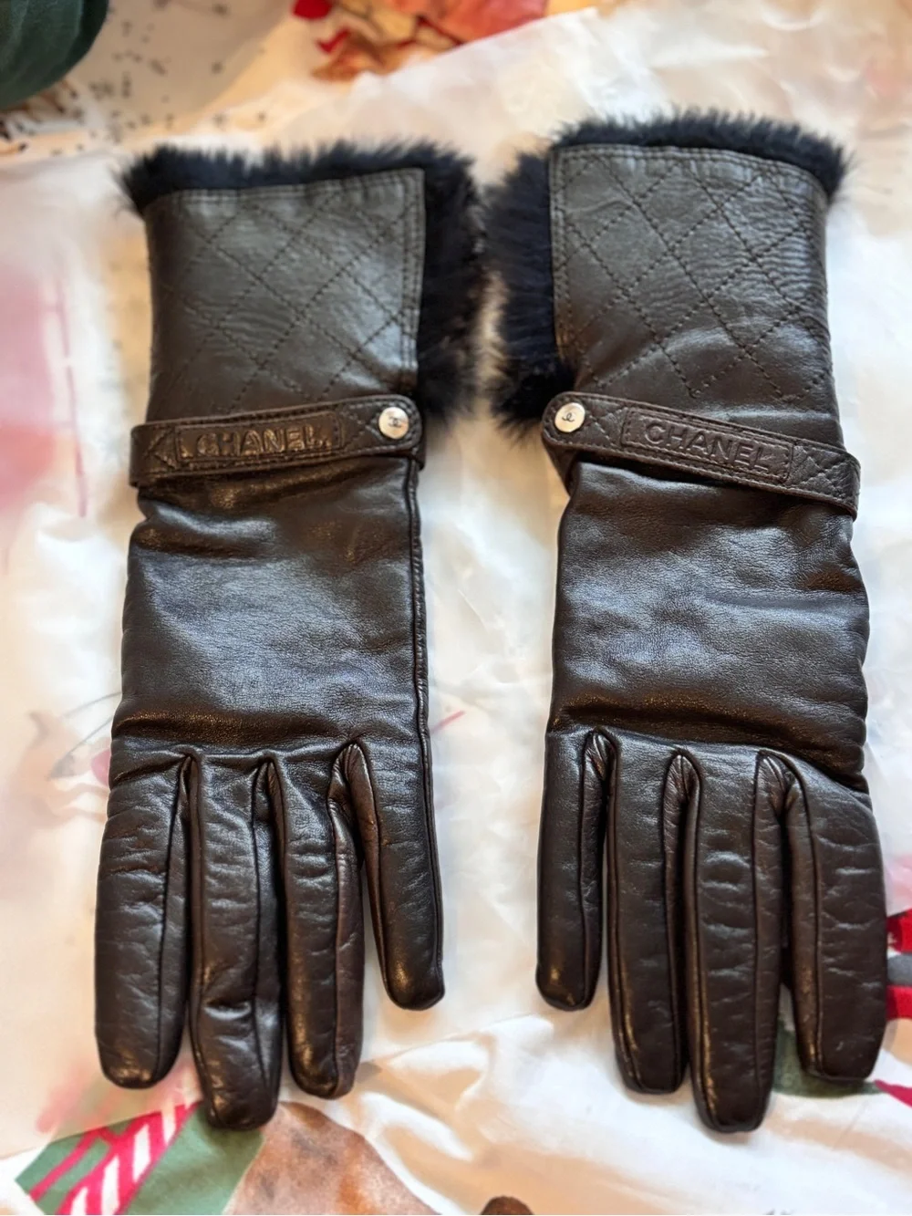 CHANEL Black Quilted Lambskin Cashmere Fur Gloves Size 7
